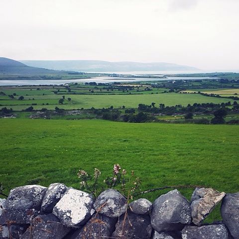 Happy Sunday! We're still dreaming about an Irish getaway! #travelwithnica #ireland #galway ?